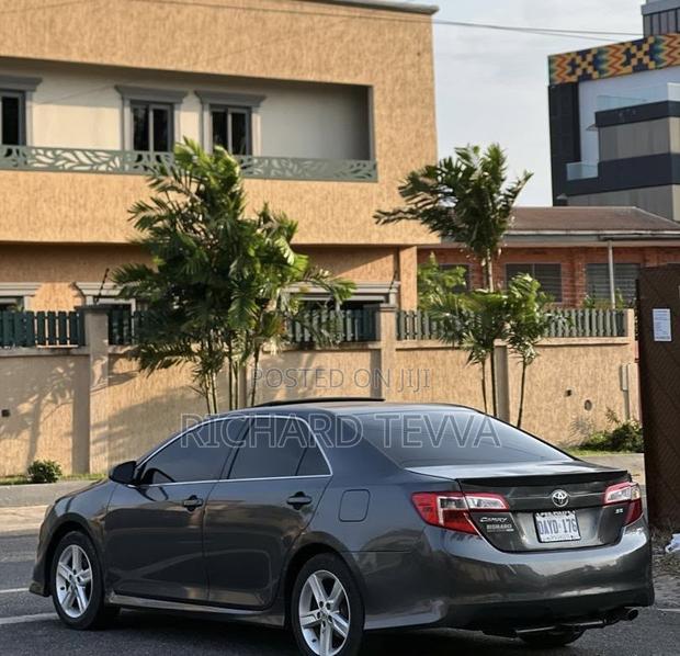 Toyota Camry SE Sport 4dr Sedan (2.5L 4cyl 6A) 2014 Gray