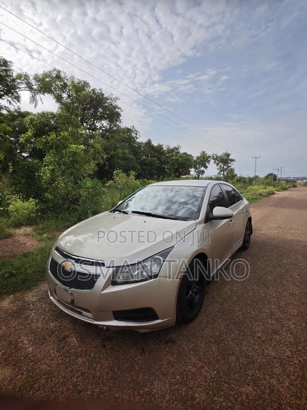 Chevrolet Cruze 2012 Brown