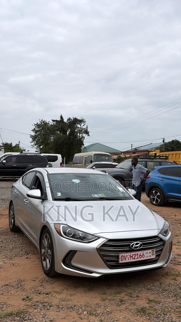 Hyundai Elantra Limited Sedan FWD (2.0L 4cyl 6A) 2017 Silver