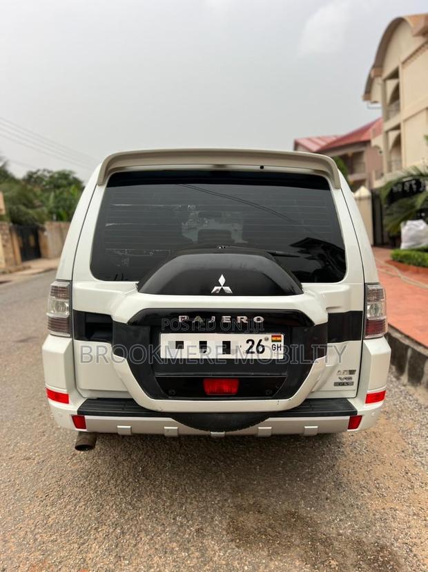 Mitsubishi Pajero 2016 White