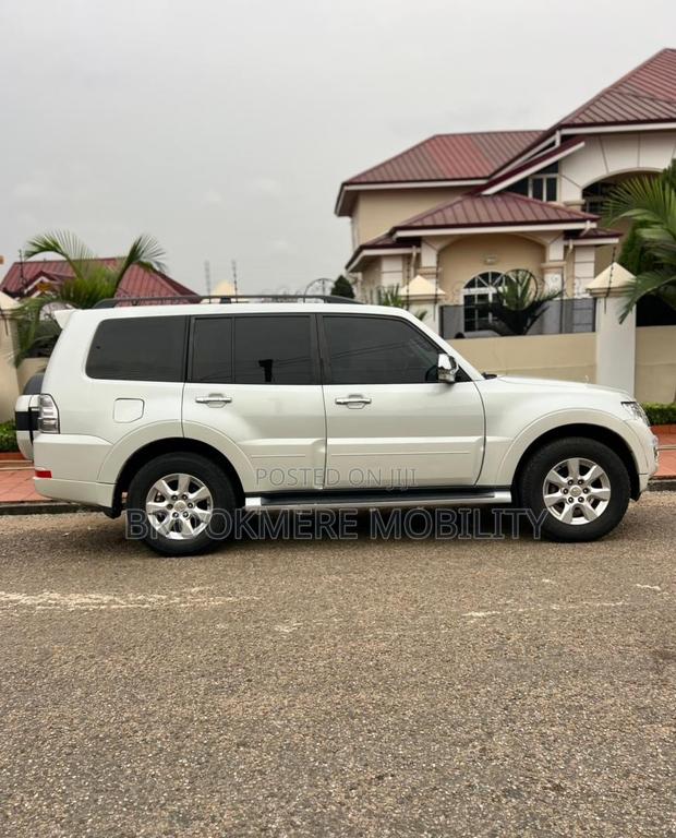 Mitsubishi Pajero 2016 White