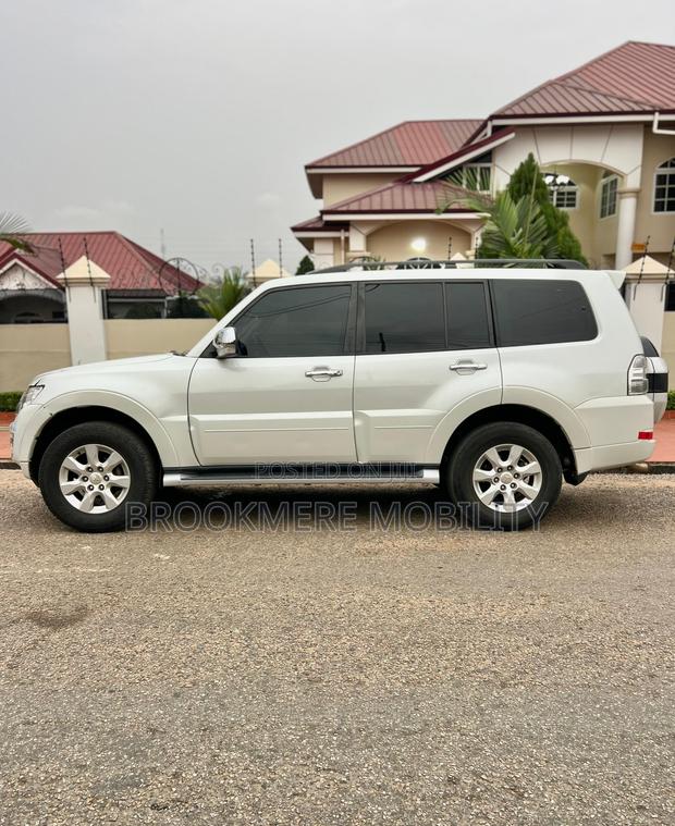 Mitsubishi Pajero 2016 White