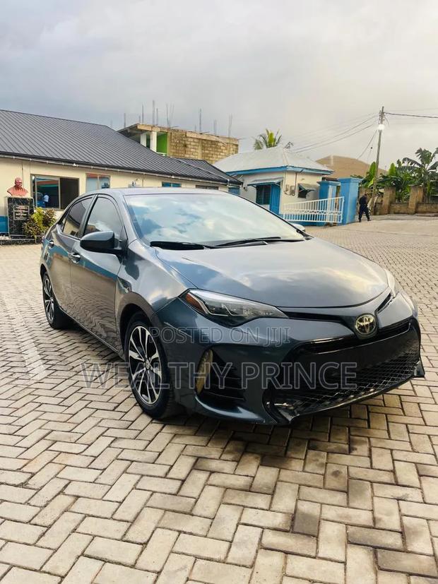 Toyota Corolla LE Eco (1.8L 4cyl 2A) 2018 Gray