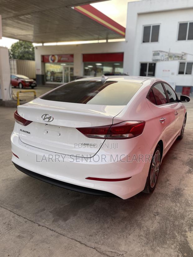 Hyundai Elantra Limited Sedan FWD (2.0L 4cyl 6A) 2017 White