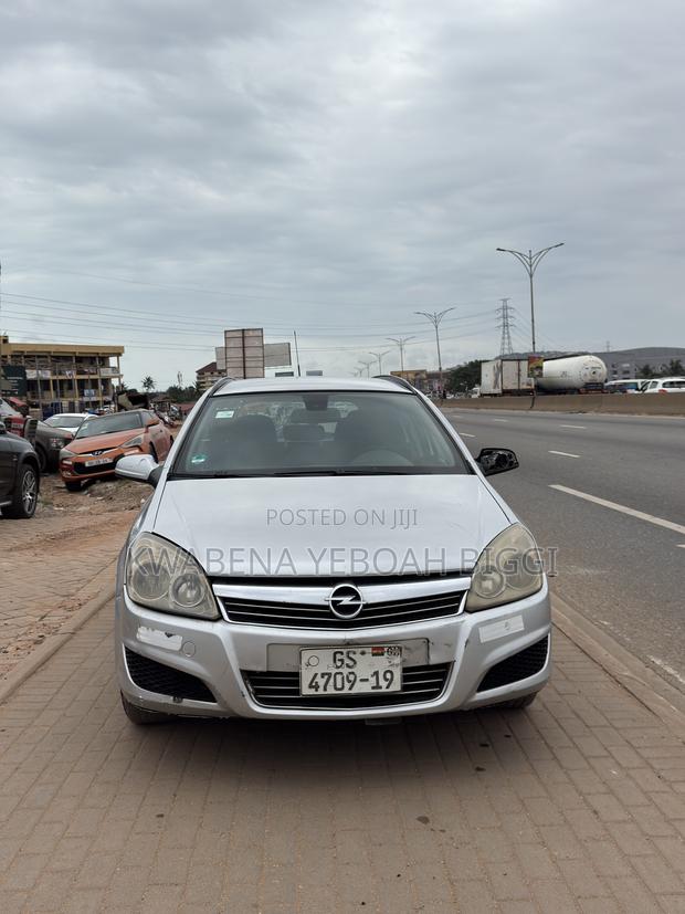 Opel Astra 1.9 CDTi Enjoy 2010 Silver