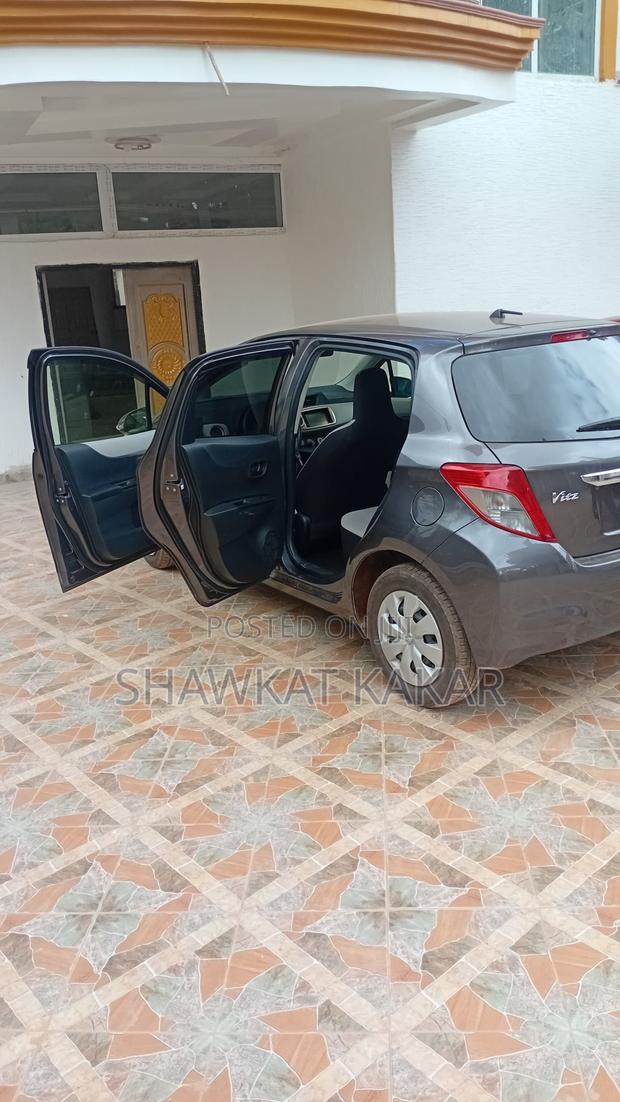 Toyota Vitz 1.3 AWD 3dr 2012 Gray