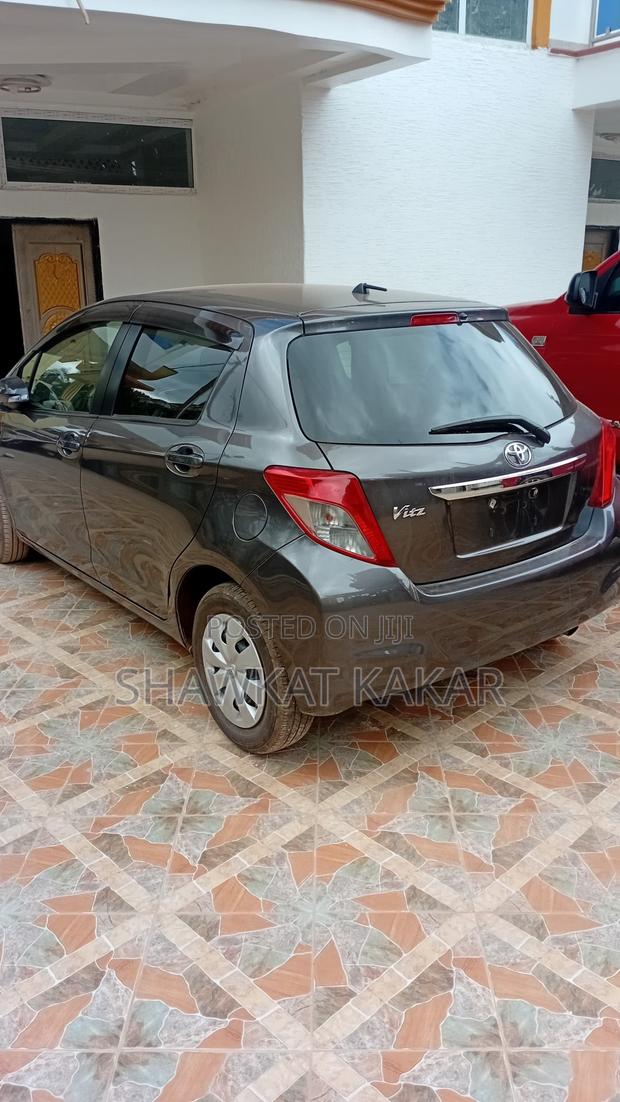 Toyota Vitz 1.3 AWD 3dr 2012 Gray
