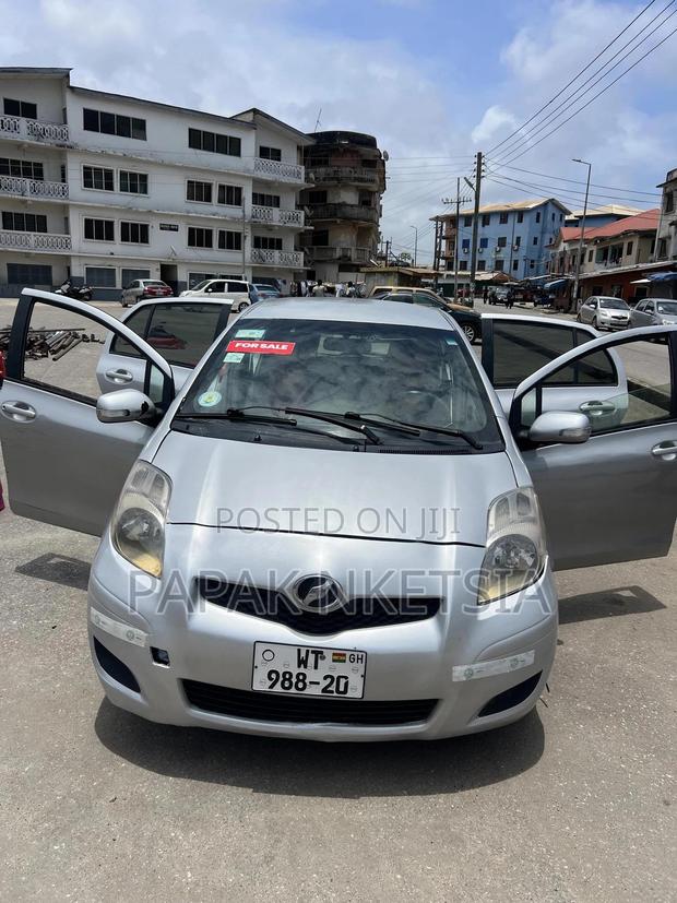 Toyota Vitz 1.5 FWD 3dr 2009 Silver