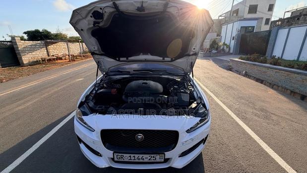 Jaguar XE 25t Premium RWD 2017 White