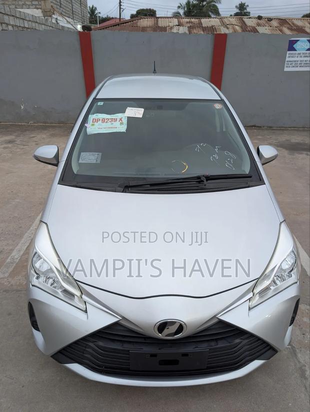 Toyota Vitz 1.3 FWD 5dr 2018 Silver