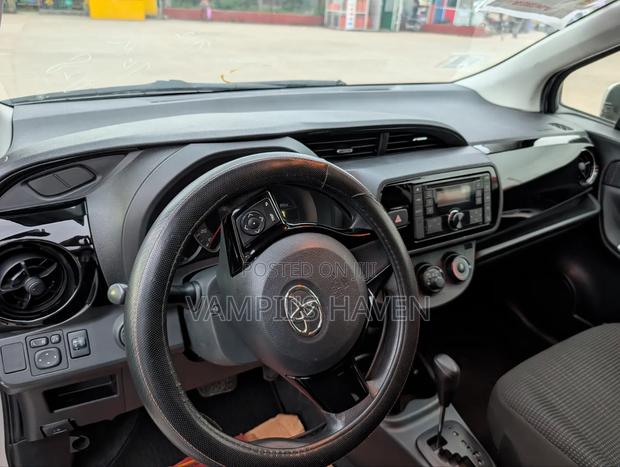 Toyota Vitz 1.3 FWD 5dr 2018 Silver