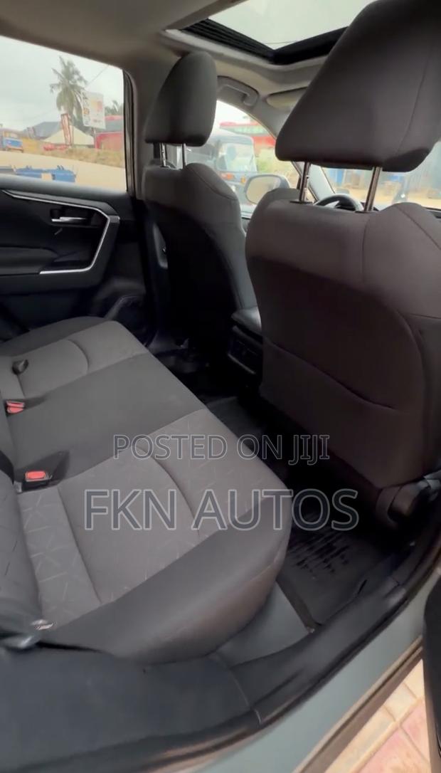 Toyota RAV4 XLE AWD 2019 Green