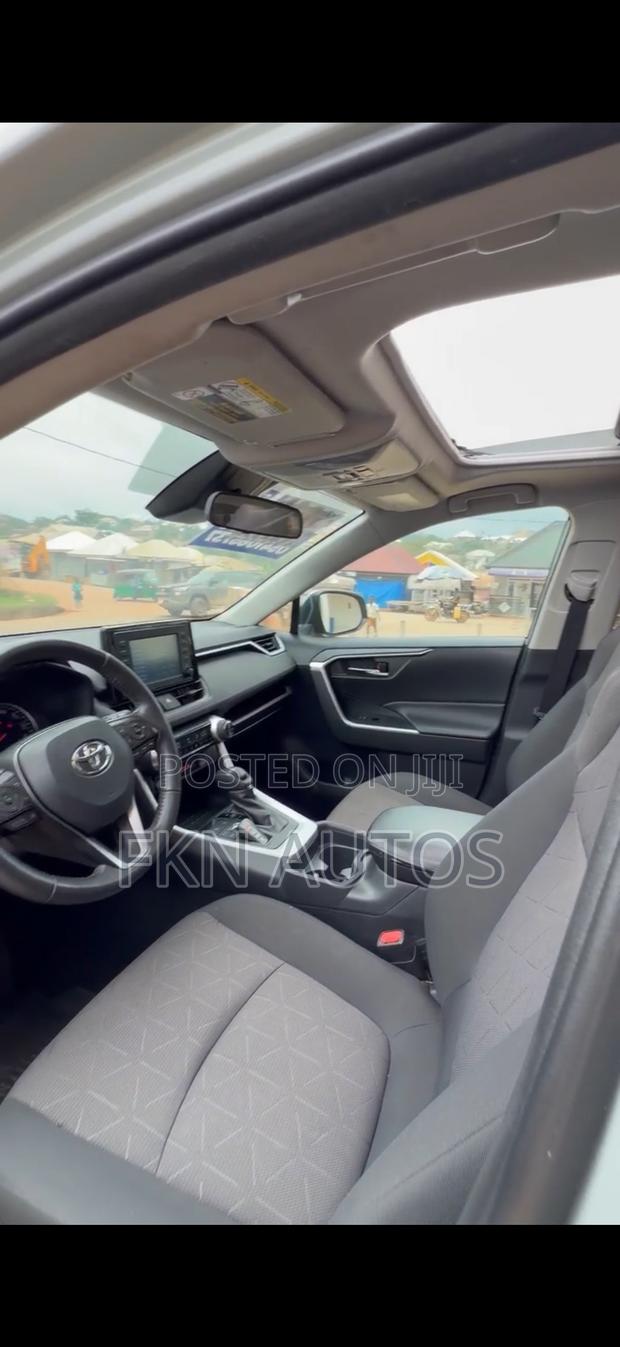 Toyota RAV4 XLE AWD 2019 Green