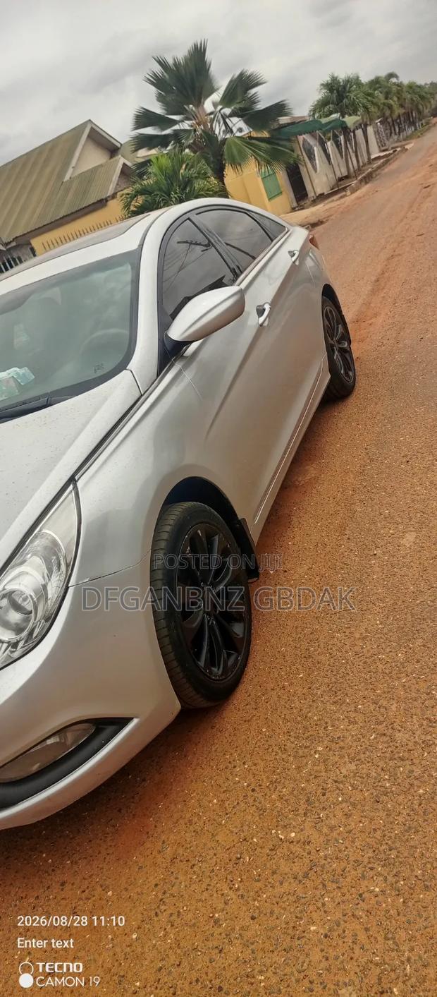 Hyundai Sonata GLS Sedan FWD (2.4L 4cyl 6A) 2013 Silver