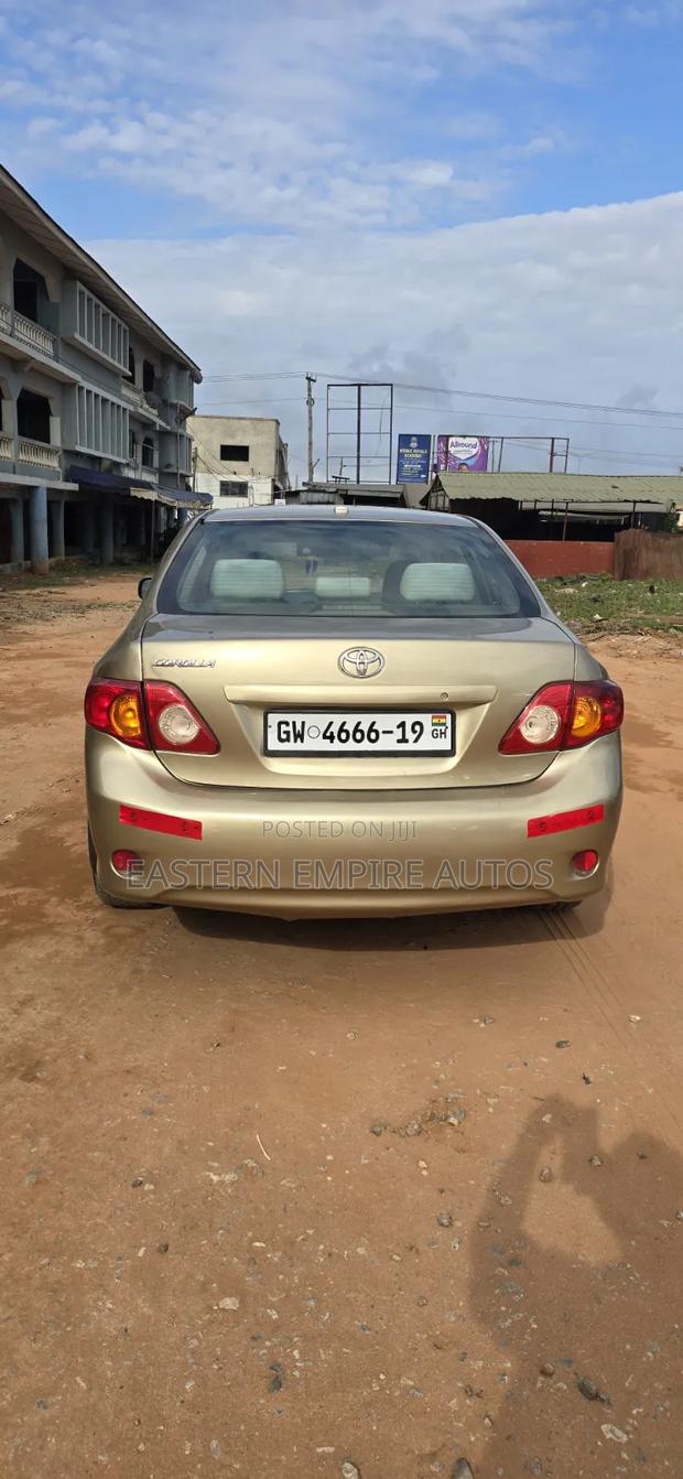 Toyota Corolla LE 4dr Sedan (1.8L 4cyl 4A) 2010 Gold