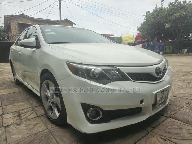 Toyota Camry SE 4dr Sedan (3.5L 6cyl 6A) 2014 White