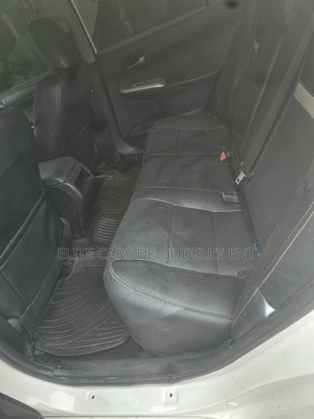 Toyota Camry SE 4dr Sedan (3.5L 6cyl 6A) 2014 White