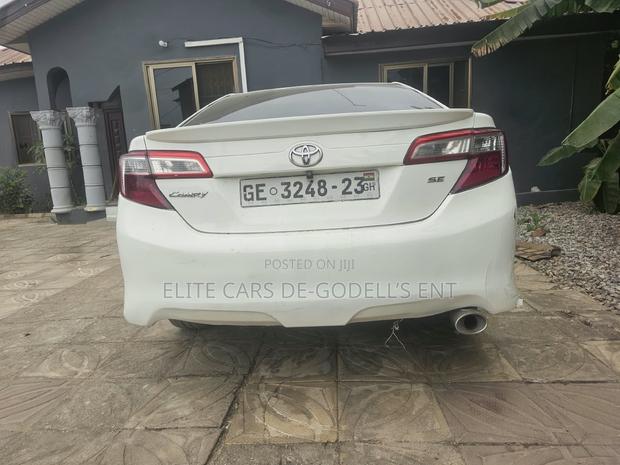 Toyota Camry SE 4dr Sedan (3.5L 6cyl 6A) 2014 White