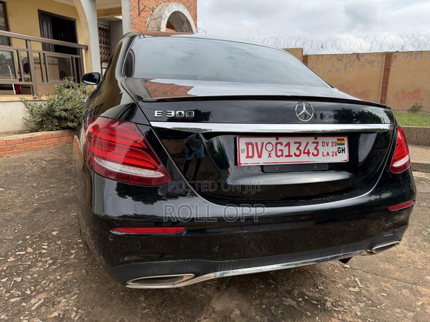 Mercedes-Benz E300 Base RWD Sedan (2.0L 4cyl 9A) 2017 Black