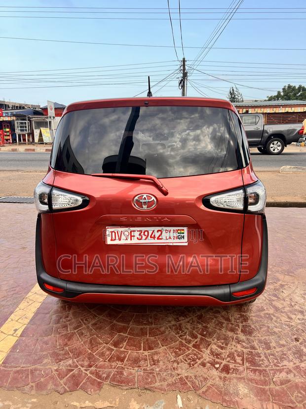 Toyota Sienta 1.5 FWD (6-seater) 2017 Red