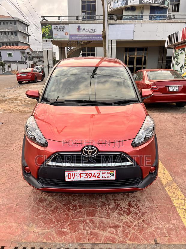 Toyota Sienta 1.5 FWD (6-seater) 2017 Red