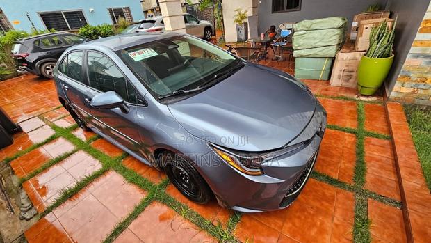 Toyota Corolla Hybrid LE 2025 Blue