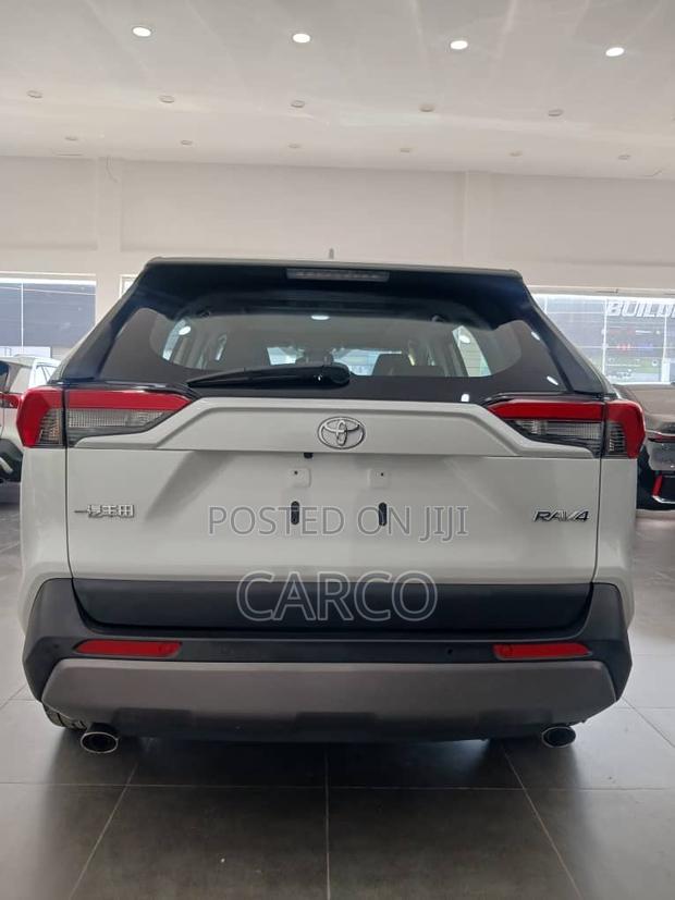 Toyota RAV4 2023 White