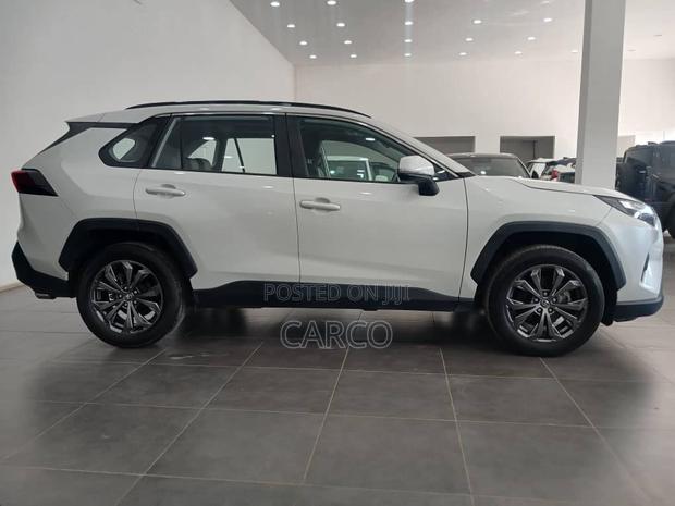 Toyota RAV4 2023 White