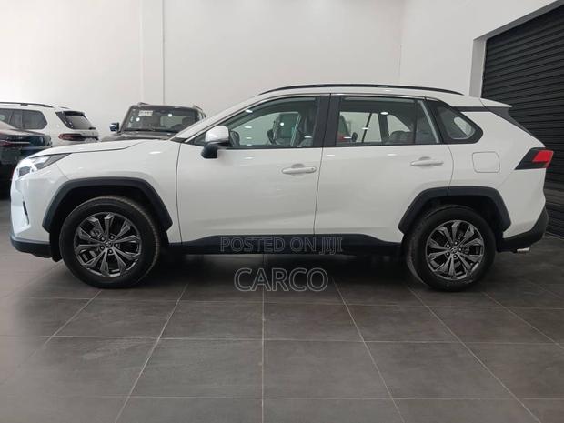 Toyota RAV4 2023 White