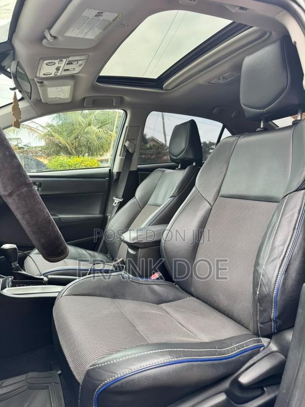 Toyota Corolla SE 4dr Sedan (1.8L 4cyl CVT) 2017 Gray