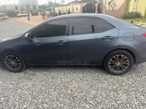 Toyota Corolla L 4dr Sedan (1.8L 4cyl 4A) 2015 Gray