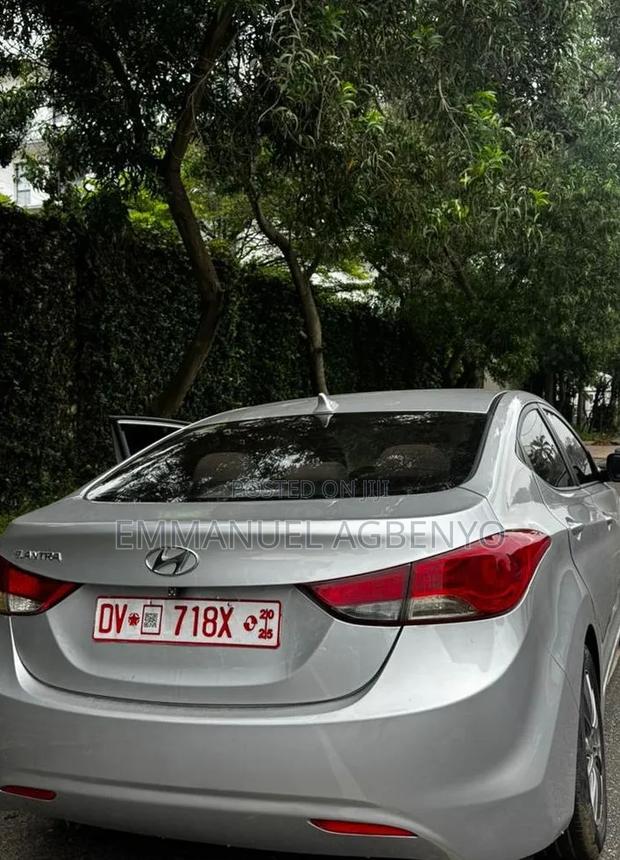 Hyundai Elantra Limited Sedan FWD (1.8L 4cyl 6A) 2013 Silver