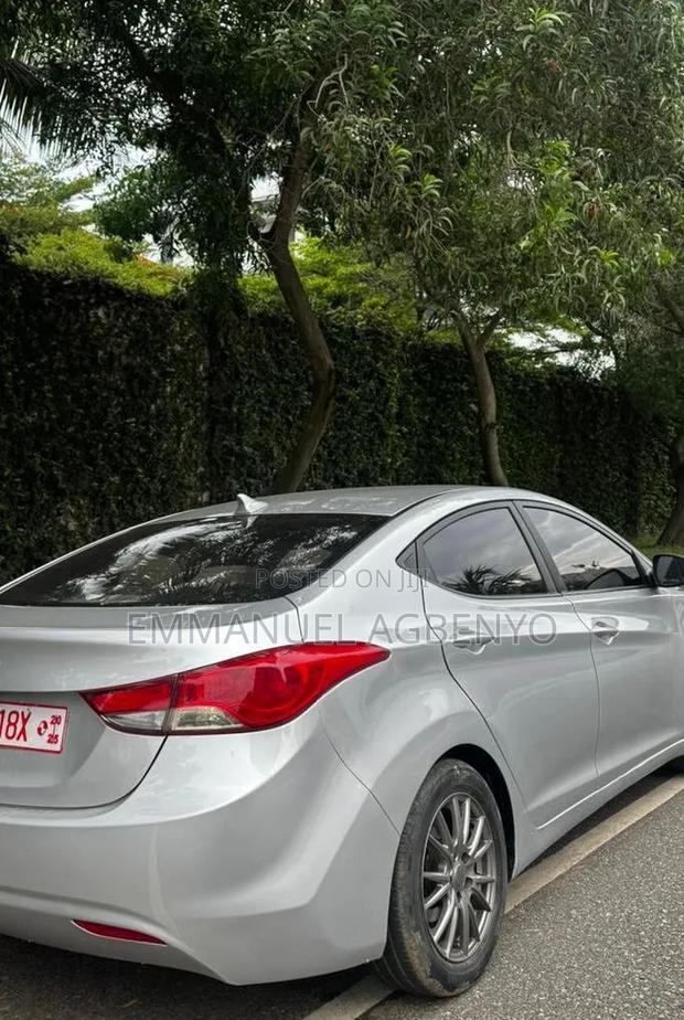 Hyundai Elantra Limited Sedan FWD (1.8L 4cyl 6A) 2013 Silver