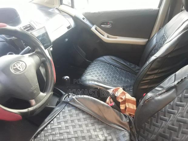 Toyota Vitz 2010 Black