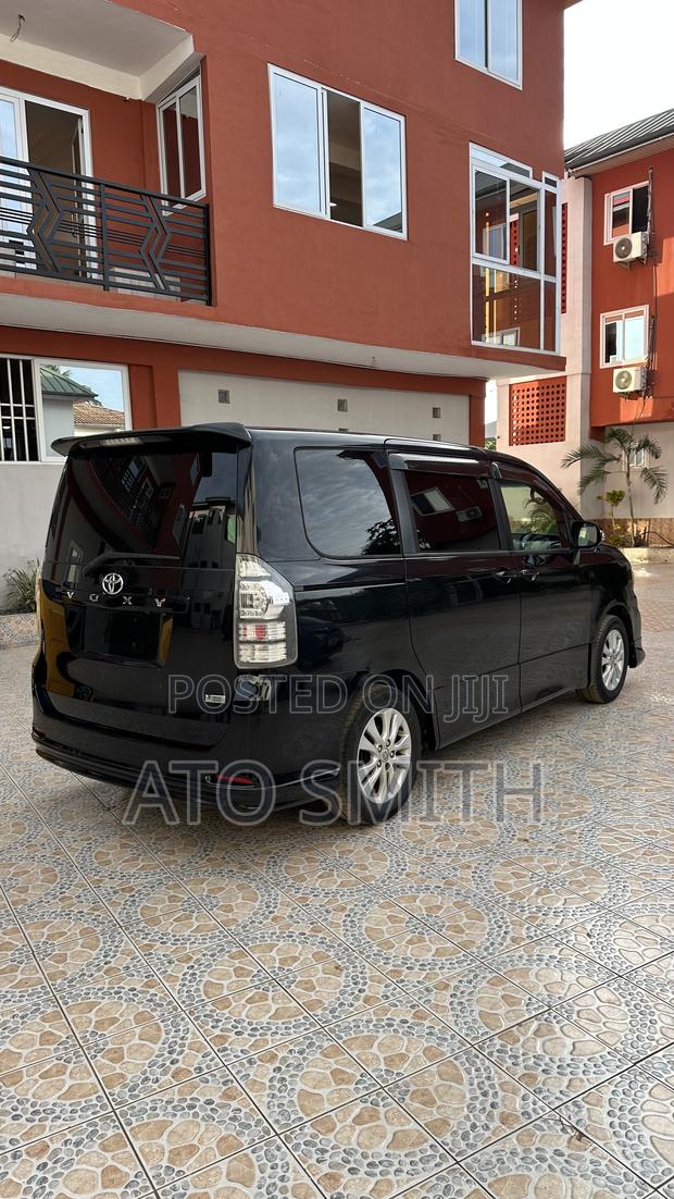 Toyota Voxy 2010 Black