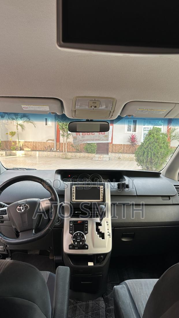 Toyota Voxy 2010 Black