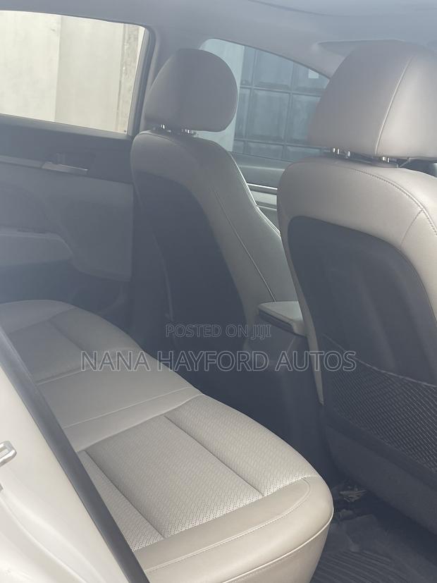 Hyundai Elantra 2017 White