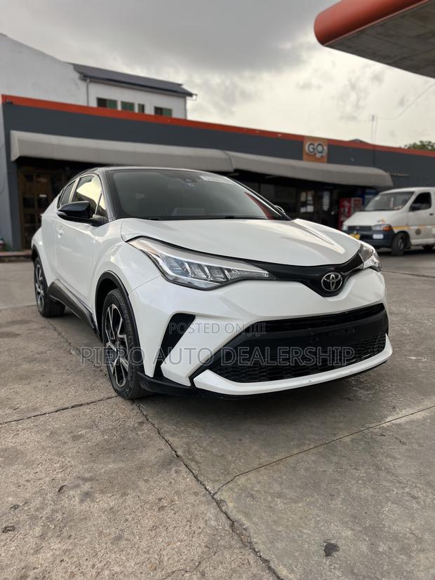 Toyota C-HR XLE FWD 2020 White