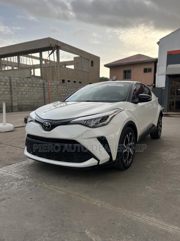 Toyota C-HR XLE FWD 2020 White