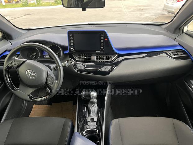 Toyota C-HR XLE FWD 2020 White