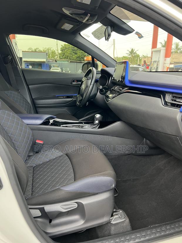 Toyota C-HR XLE FWD 2020 White