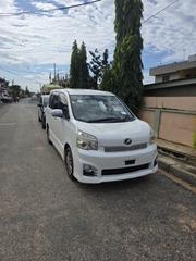 Toyota Voxy 2013 White for sale