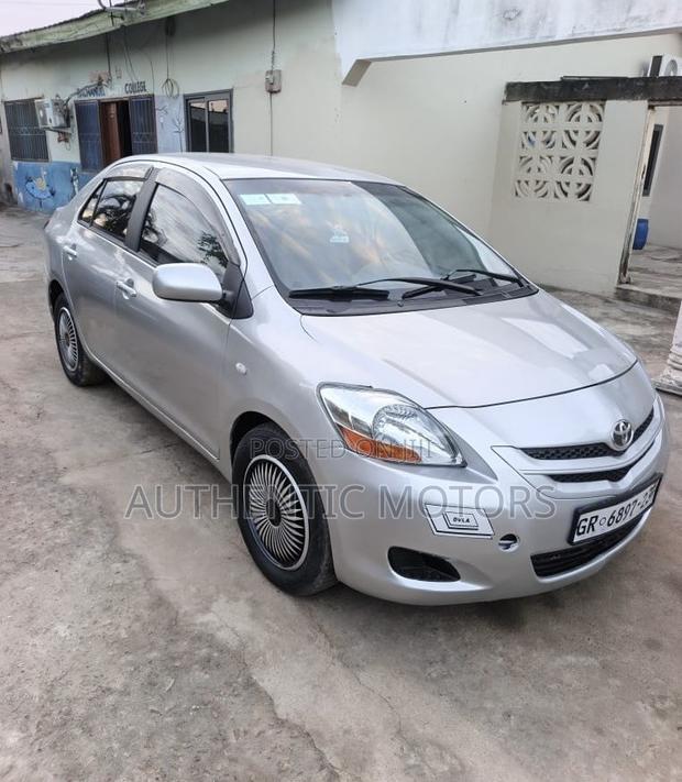 Toyota Belta 2010 Silver