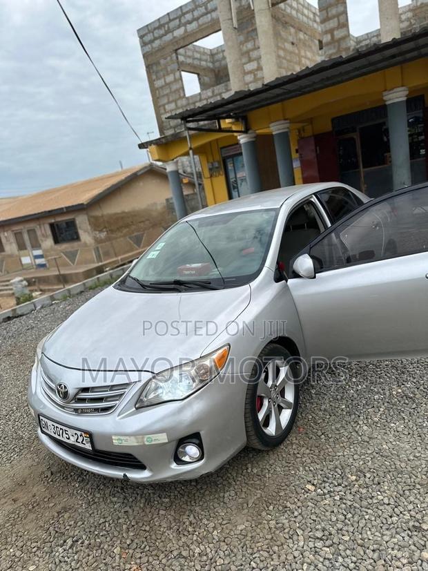 Toyota Corolla LE 4dr Sedan (1.8L 4cyl 4A) 2013 Silver