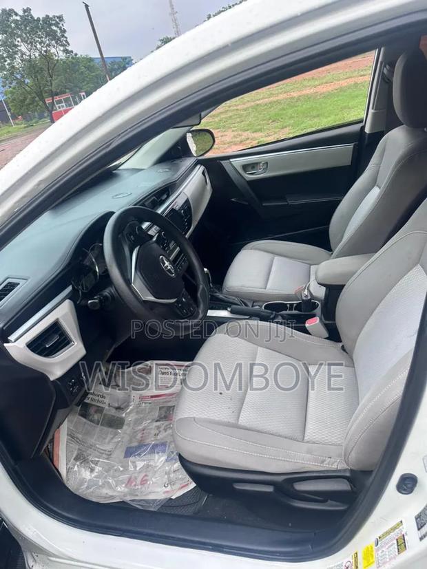 Toyota Corolla S w/Special Edition Pkg (1.8L 4cyl CVT) 2016 White
