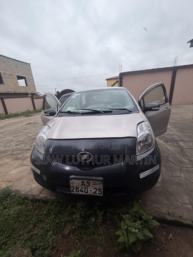 Toyota Vitz 2012