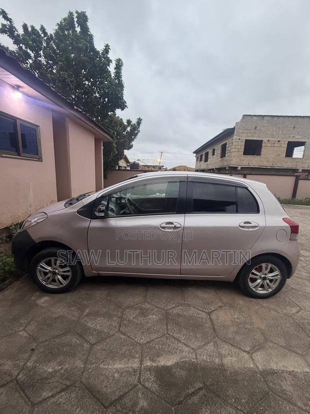 Toyota Vitz 2012