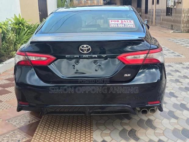 Toyota Camry SE FWD (2.5L 4cyl 8AM) 2018 Black