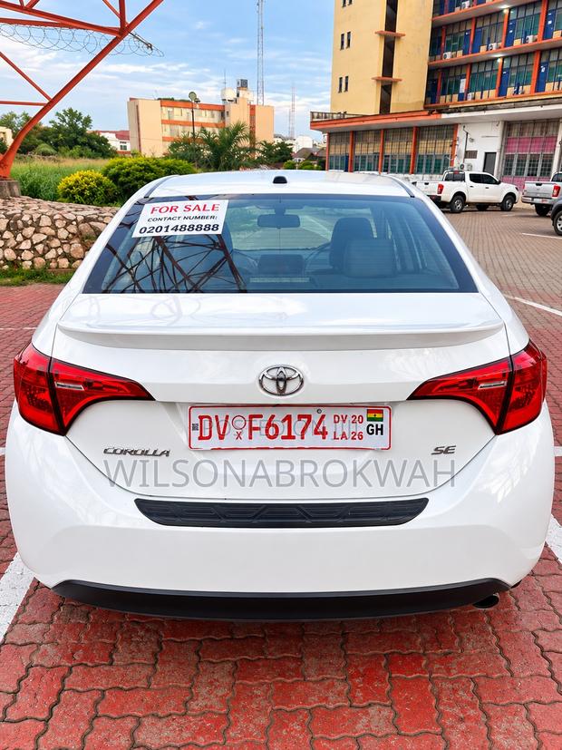Toyota Corolla 2019 White