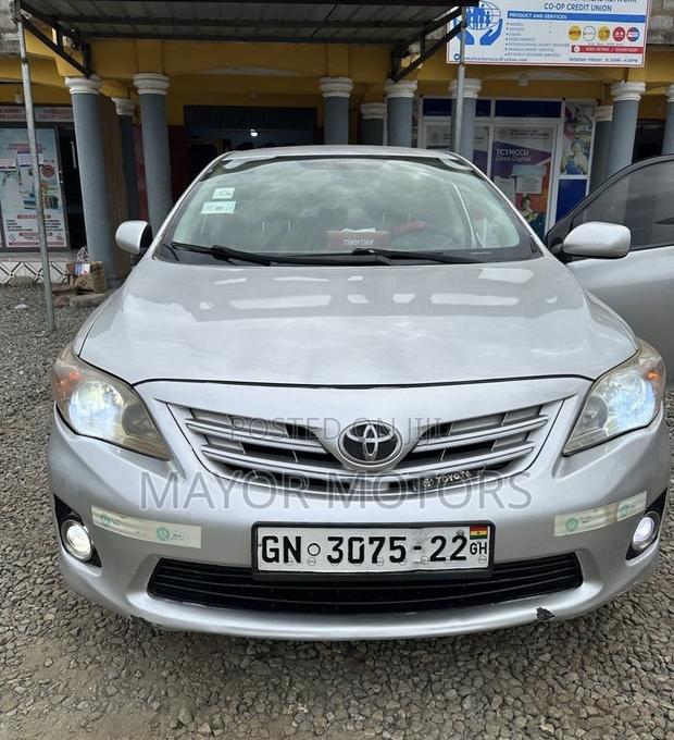 Toyota Corolla LE 4dr Sedan (1.8L 4cyl 4A) 2013 Silver